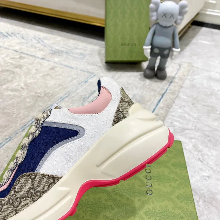 SNEAKERS 26
