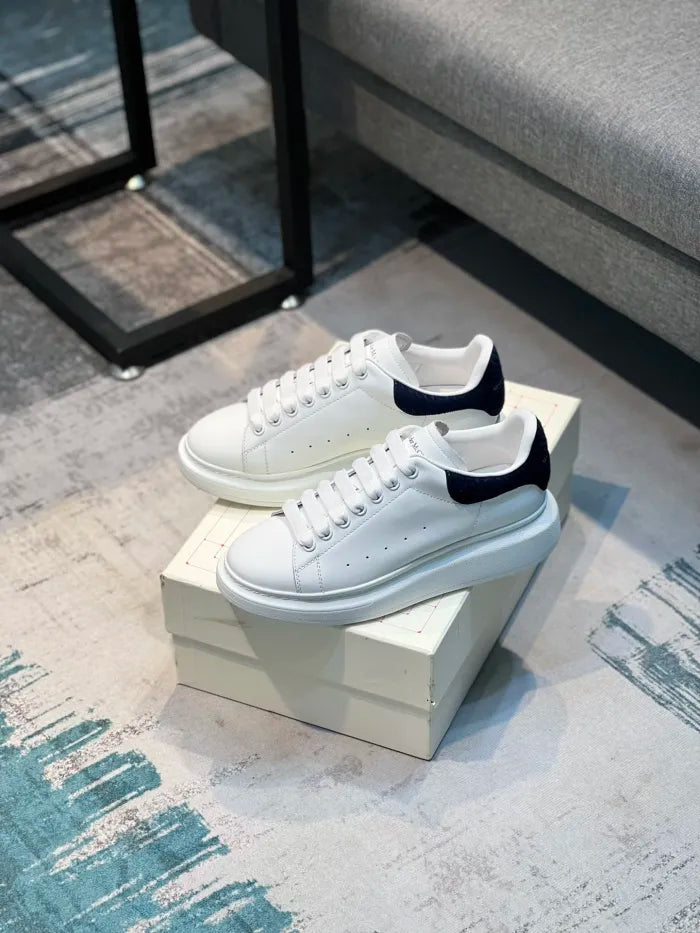 A - SNEAKERS