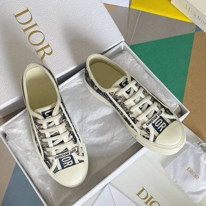 D - SNEAKERS