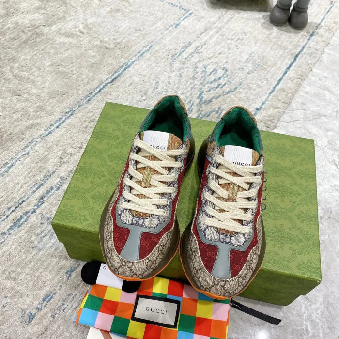 SNEAKERS 26