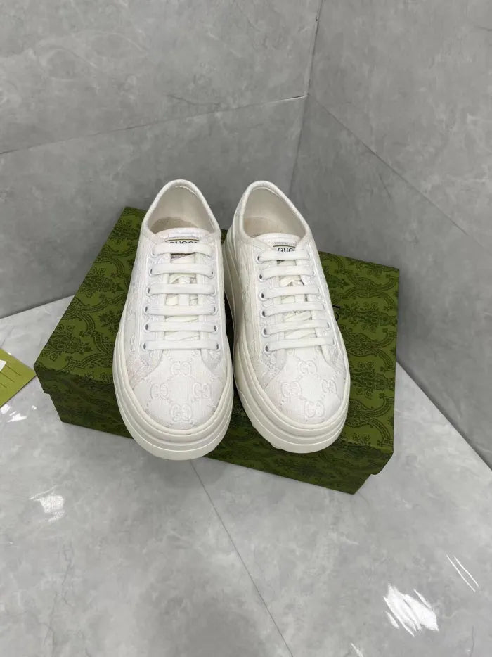 SNEAKERS 03