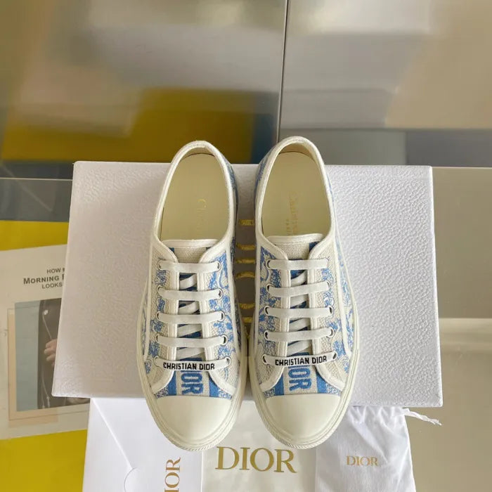 D - SNEAKERS