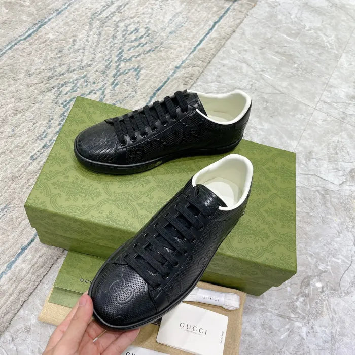 SNEAKERS 16
