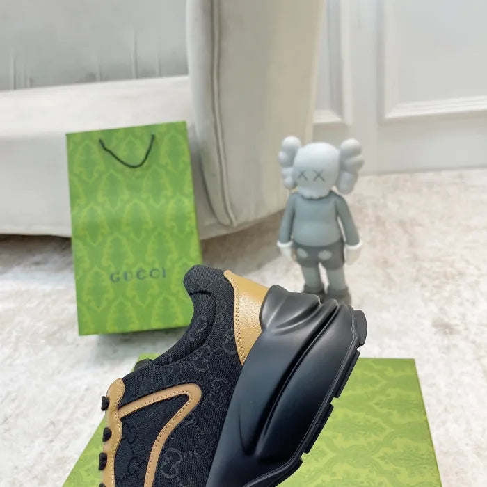 SNEAKERS 26