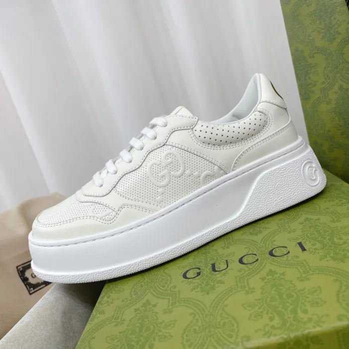 SNEAKERS 23