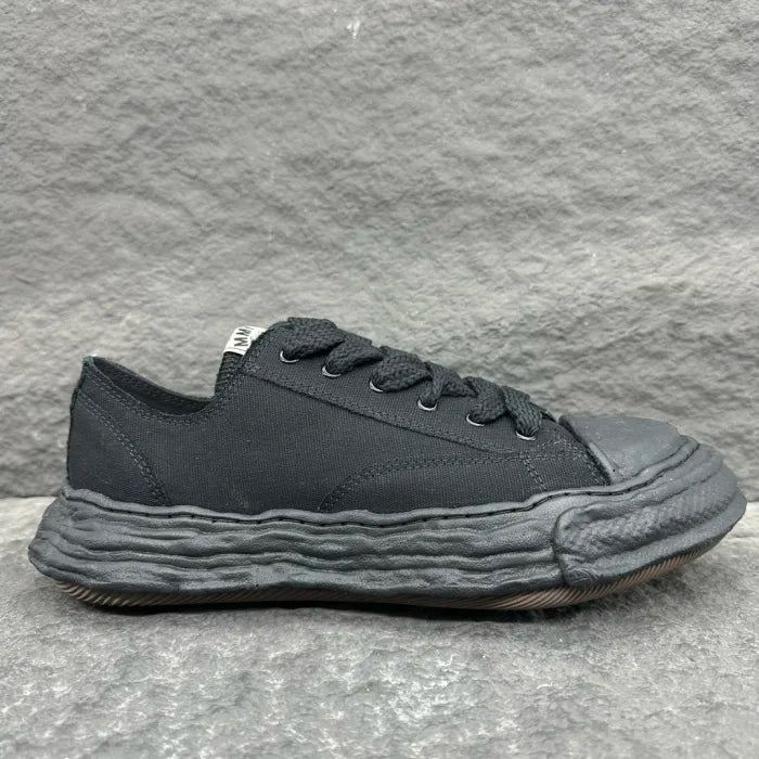 A - SNEAKERS