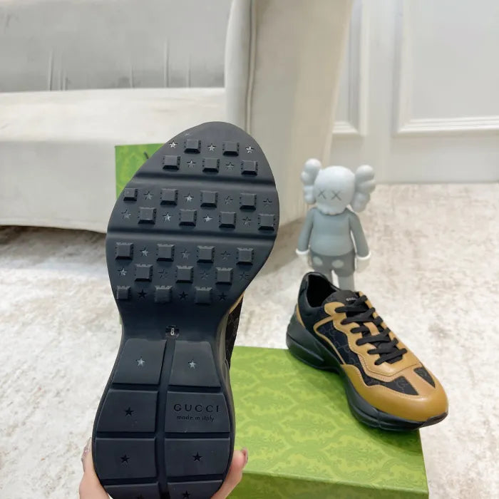 SNEAKERS 26