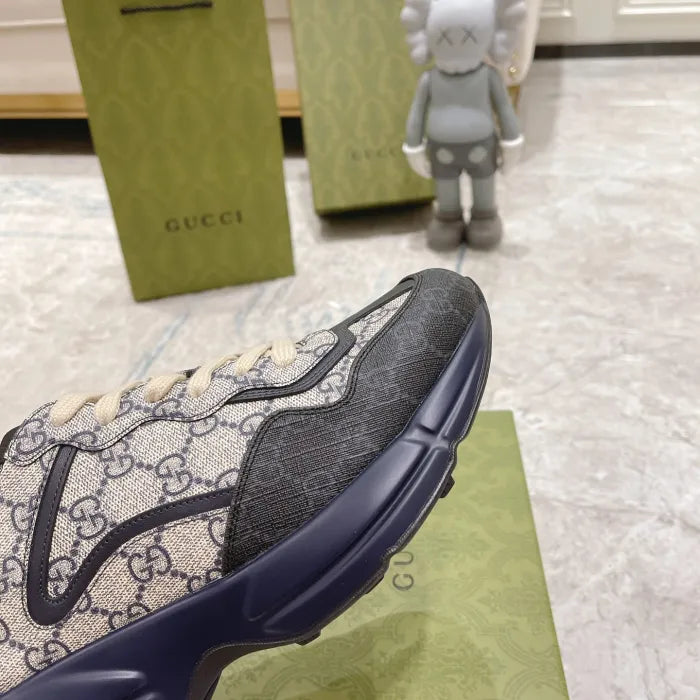 SNEAKERS 26