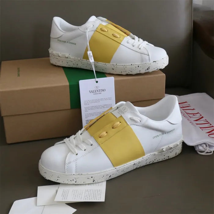 V - SNEAKERS
