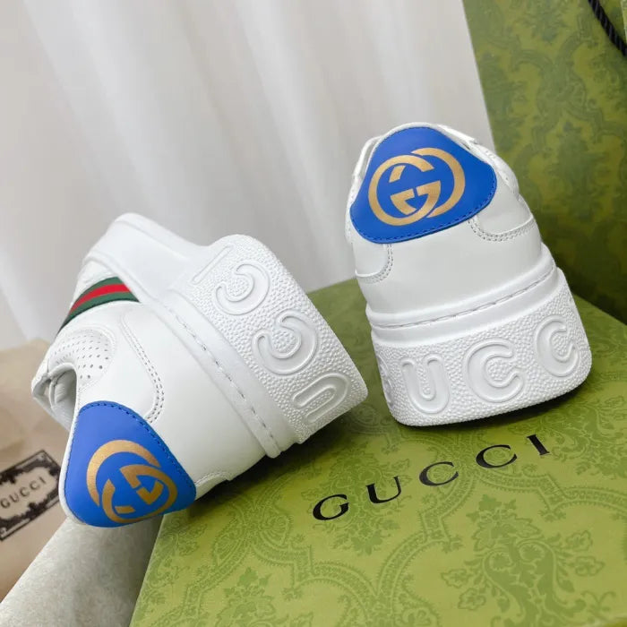 SNEAKERS 23