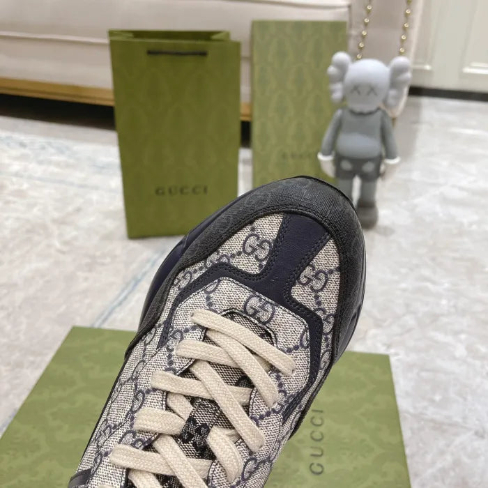 SNEAKERS 26