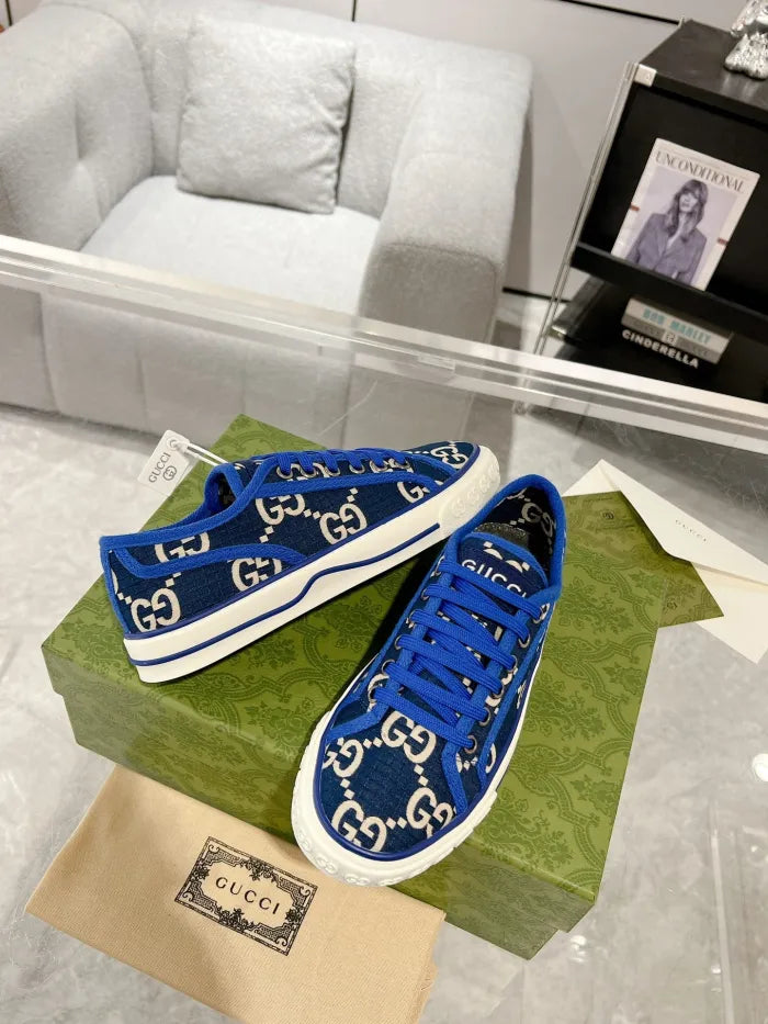 SNEAKERS 09