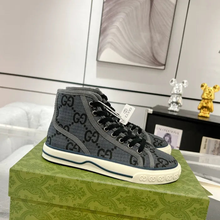 SNEAKERS 25