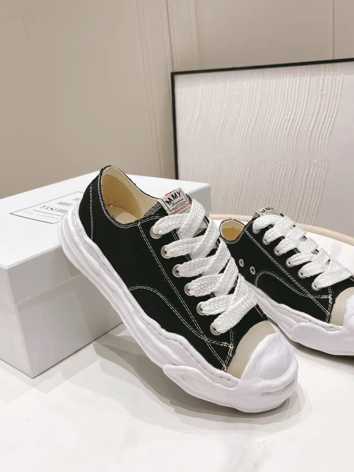 A - SNEAKERS