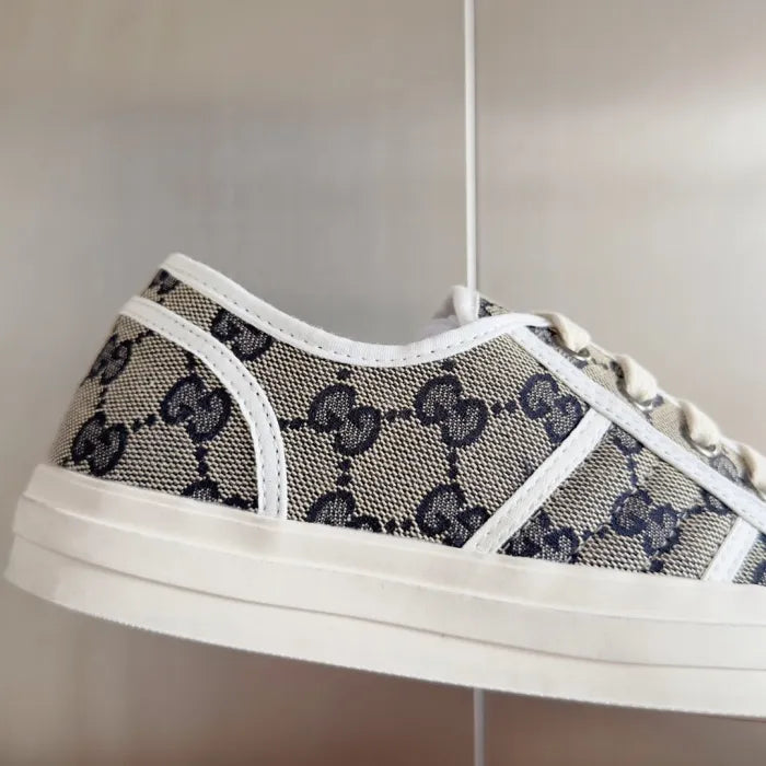 SNEAKERS 07