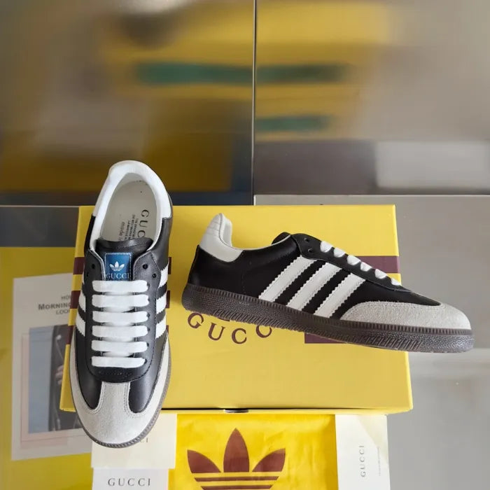 SNEAKERS 11