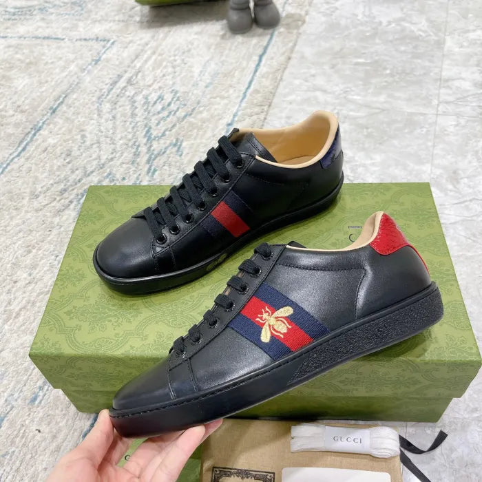 SNEAKERS 16