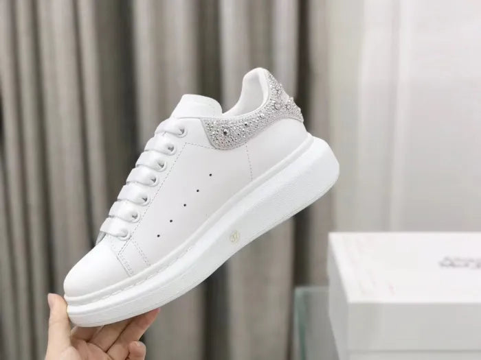 A - SNEAKERS