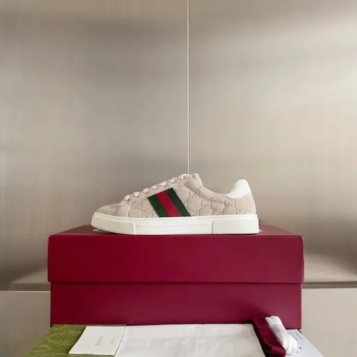 SNEAKERS 17