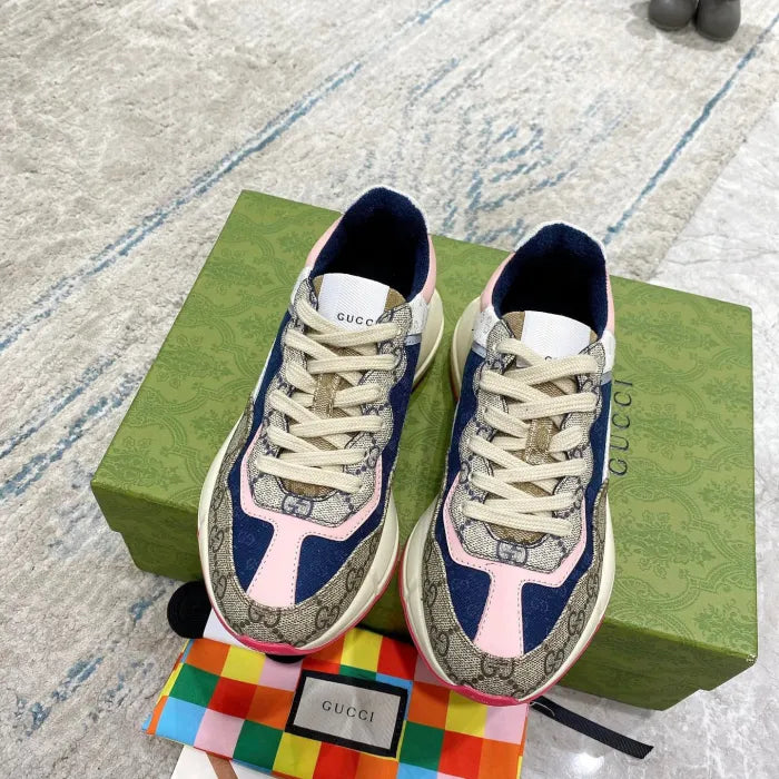 SNEAKERS 26