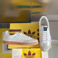 SNEAKERS 10