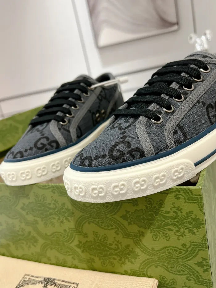SNEAKERS 22