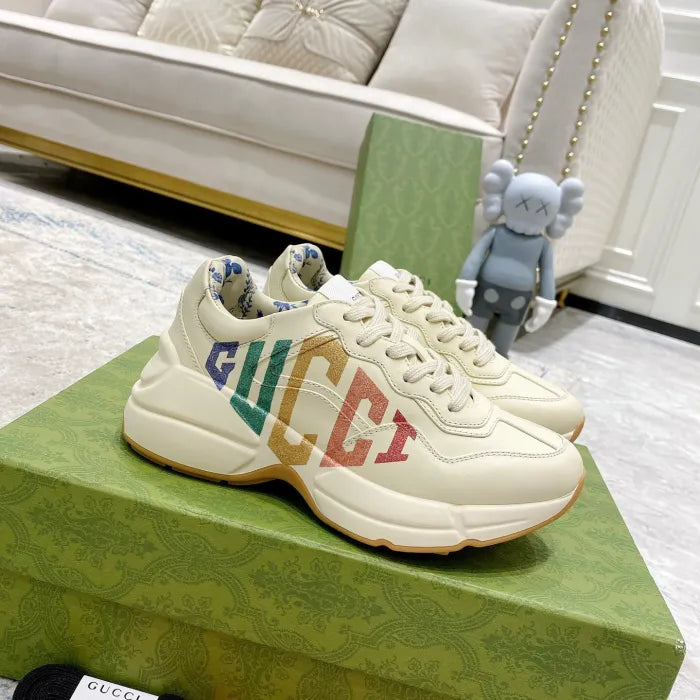 SNEAKERS 26