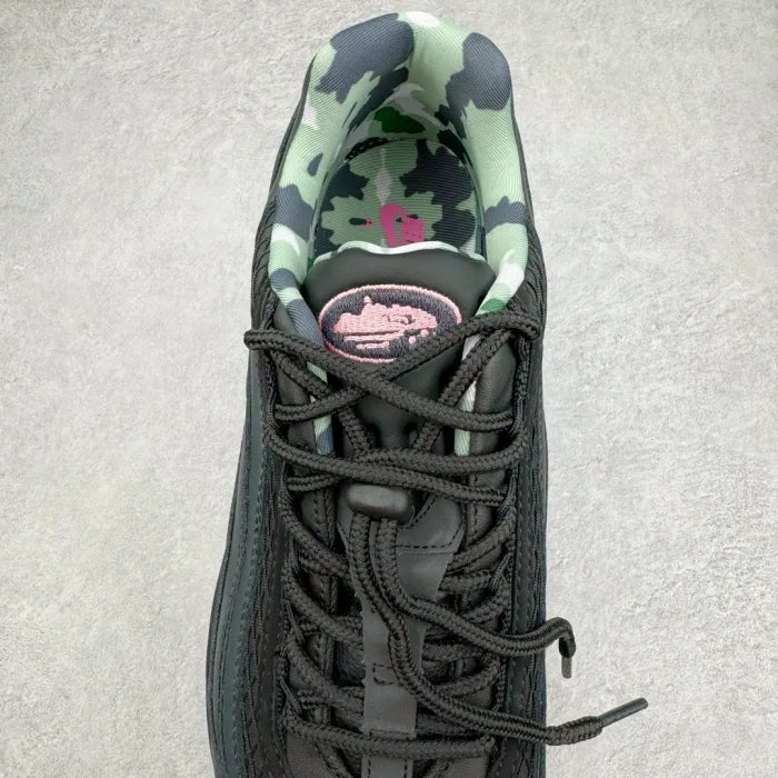 C - SNEAKERS