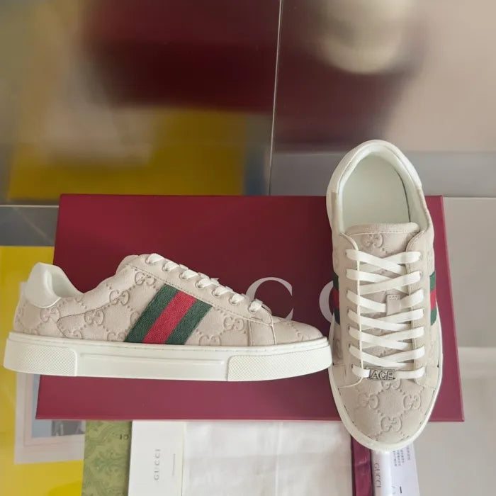 SNEAKERS 17