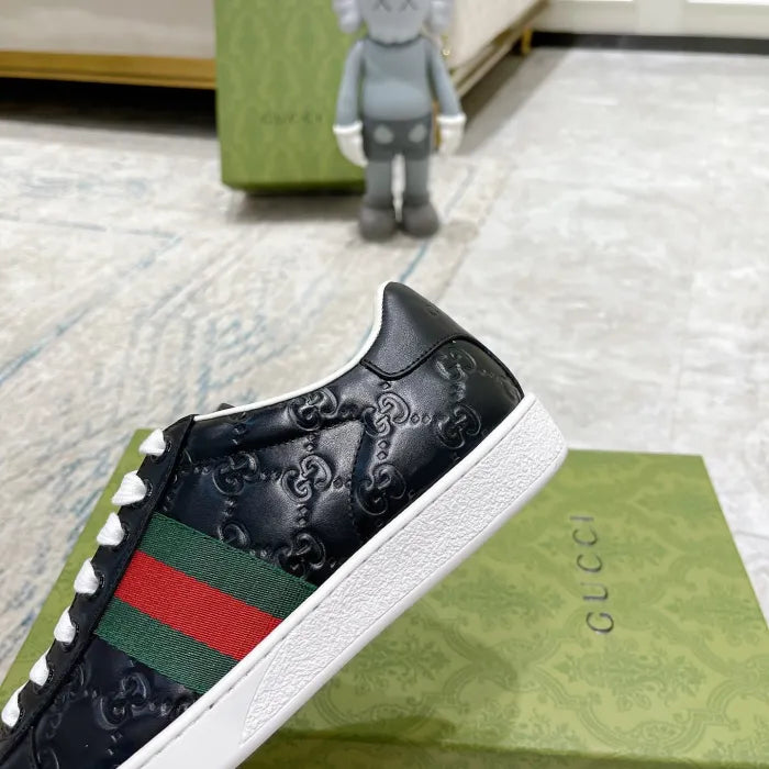 SNEAKERS 16