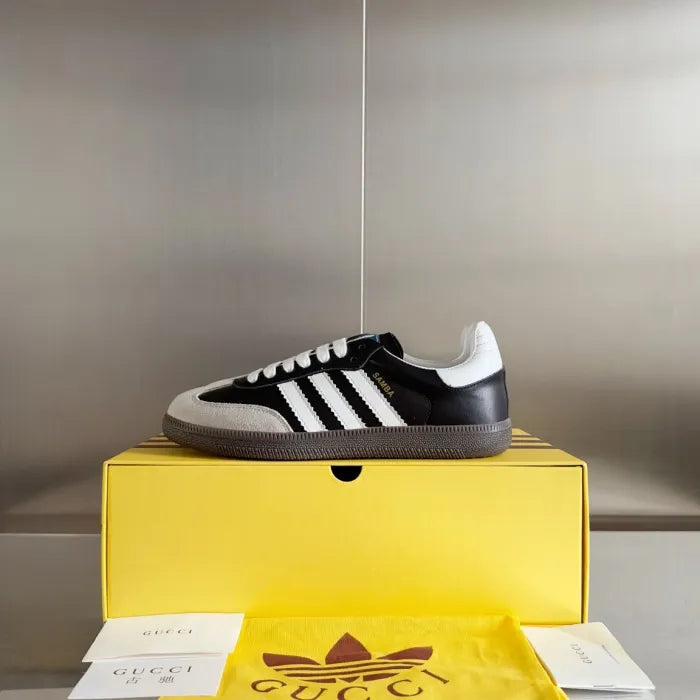 SNEAKERS 11