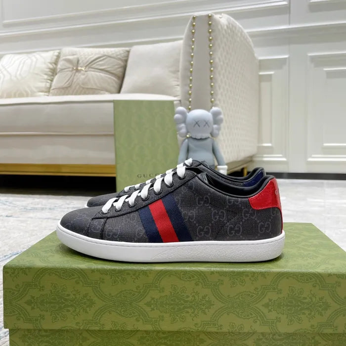 SNEAKERS 16