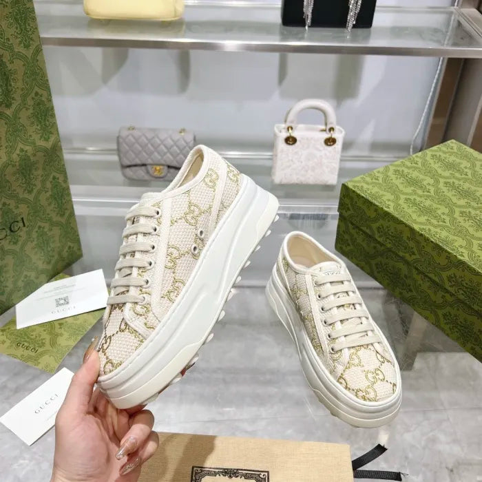 SNEAKERS 08