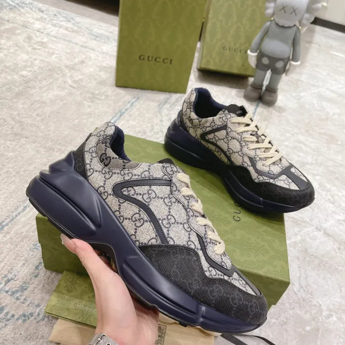 SNEAKERS 26