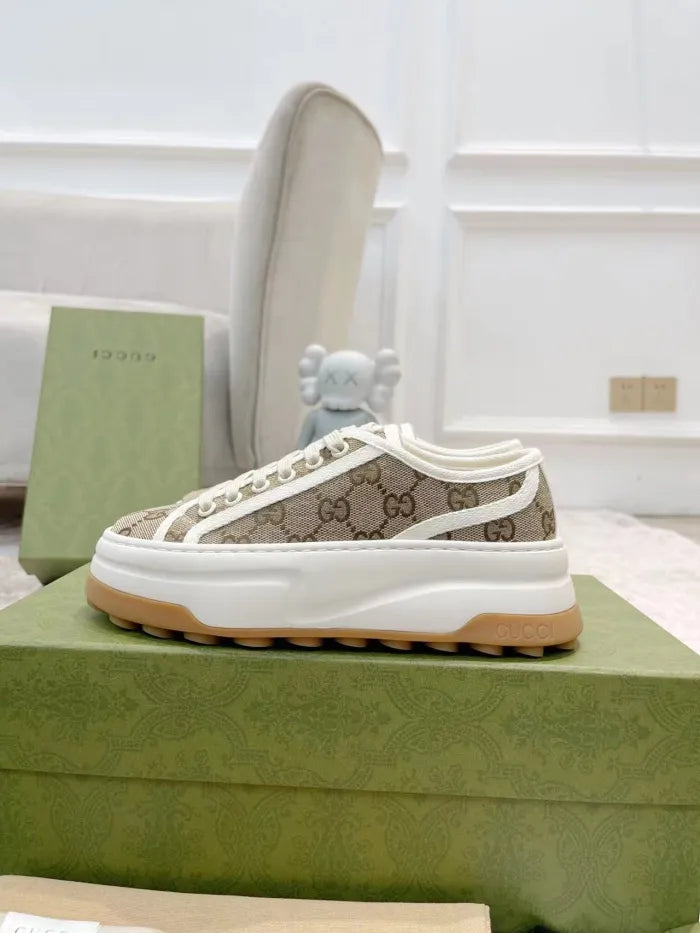 SNEAKERS 28