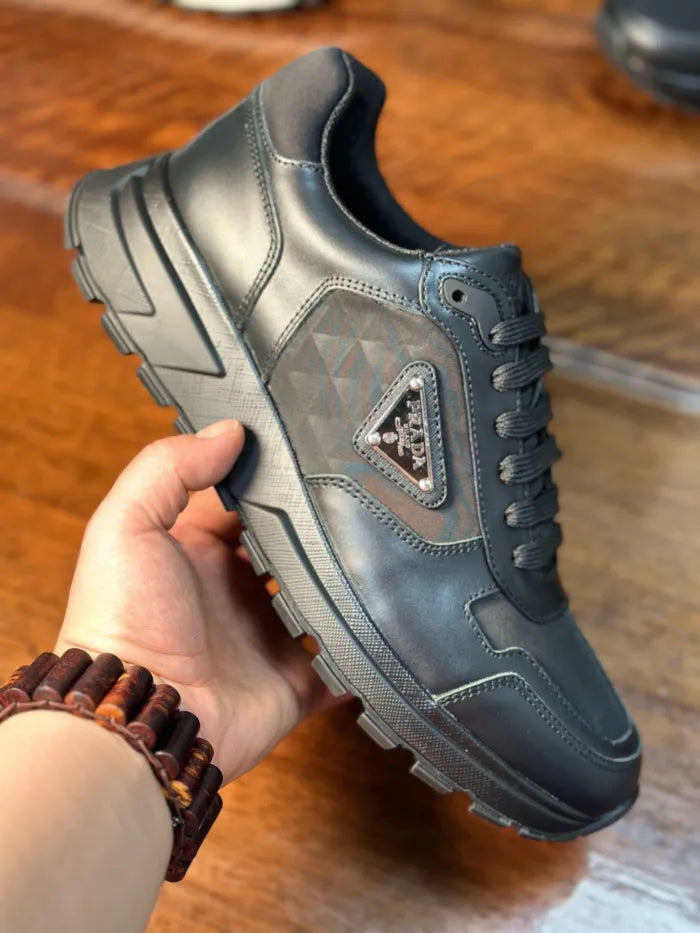 P - SNEAKERS