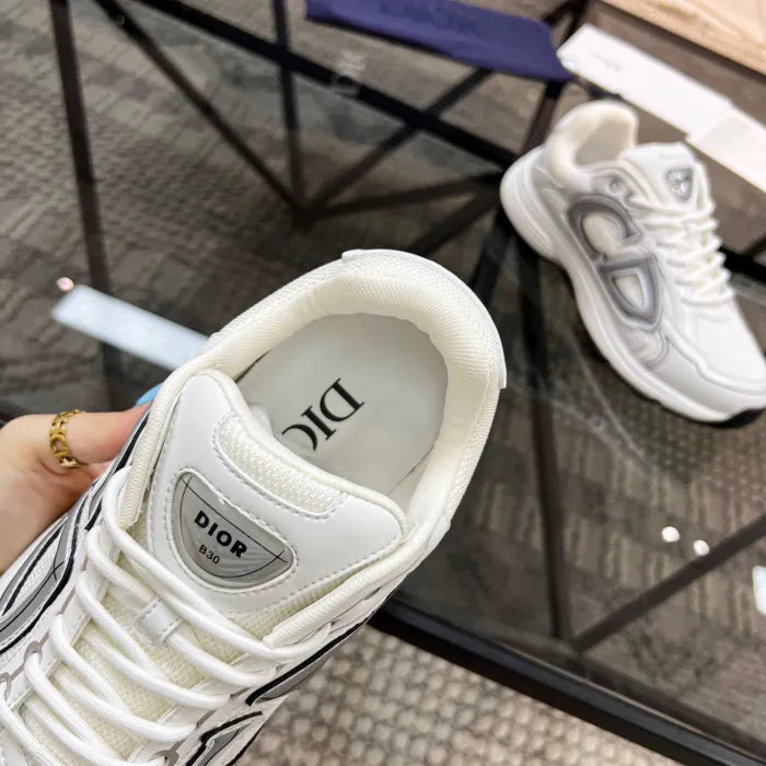 B - SNEAKERS