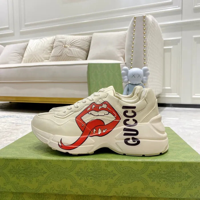 SNEAKERS 26