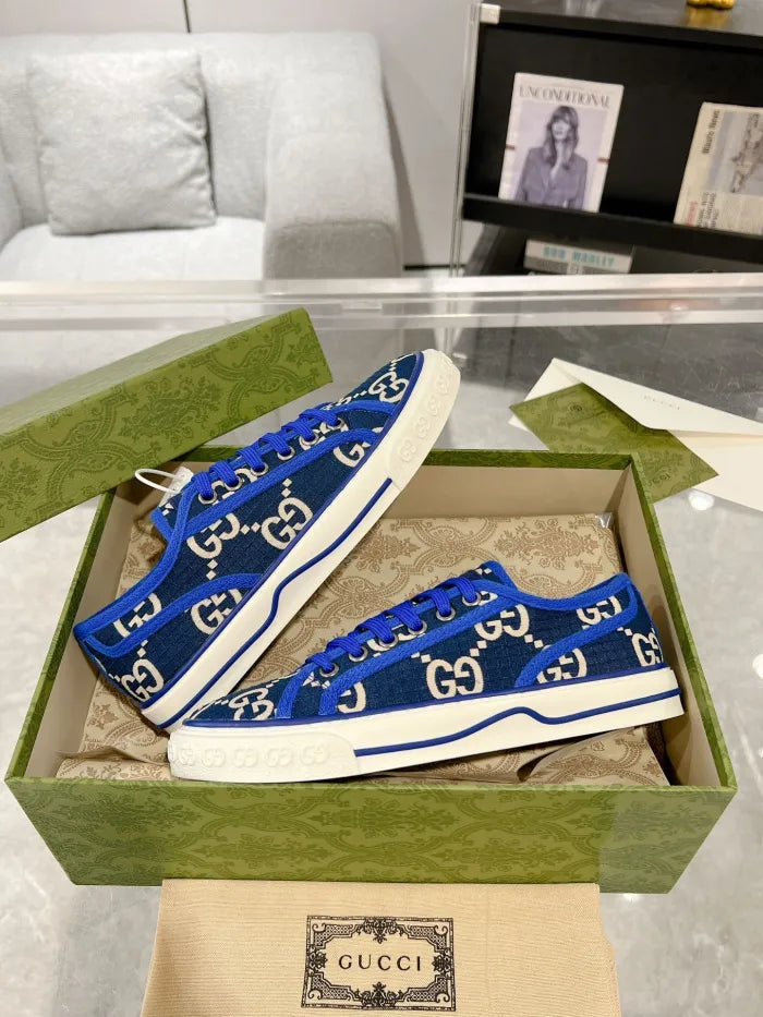 SNEAKERS 09