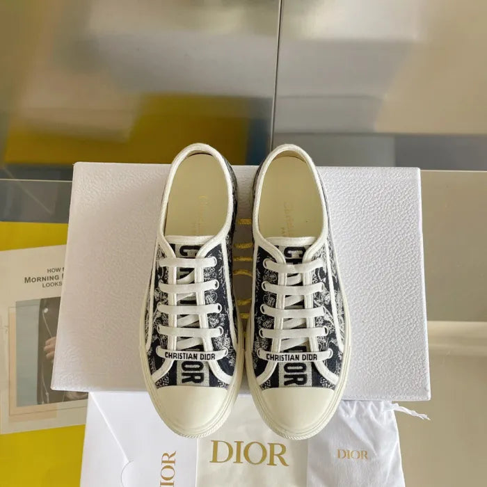 D - SNEAKERS