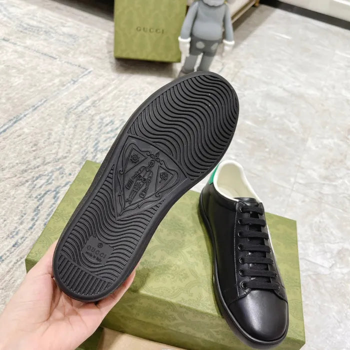 SNEAKERS 16