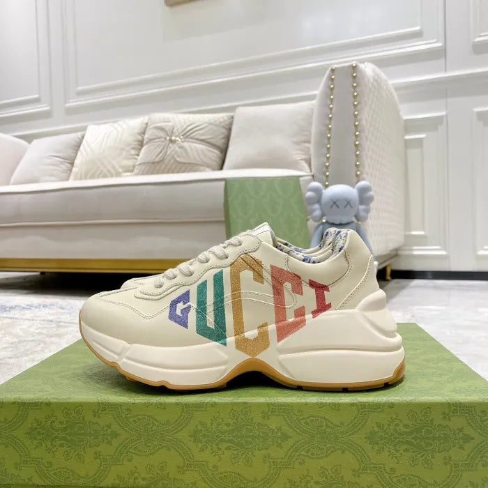 SNEAKERS 26