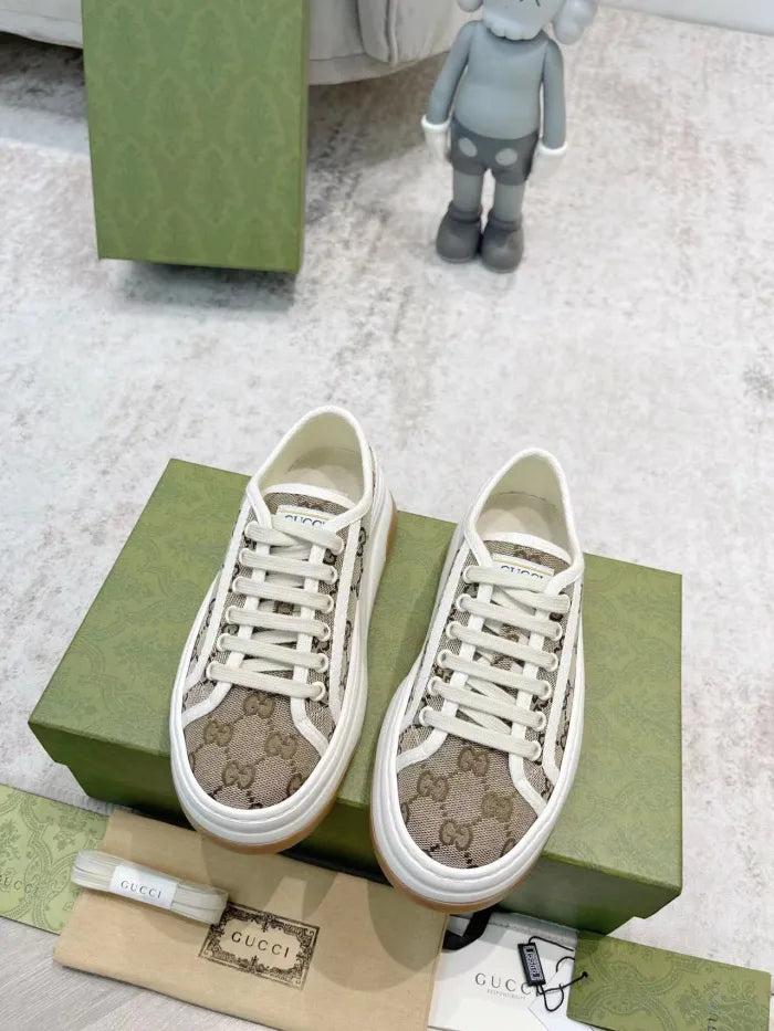 SNEAKERS 28