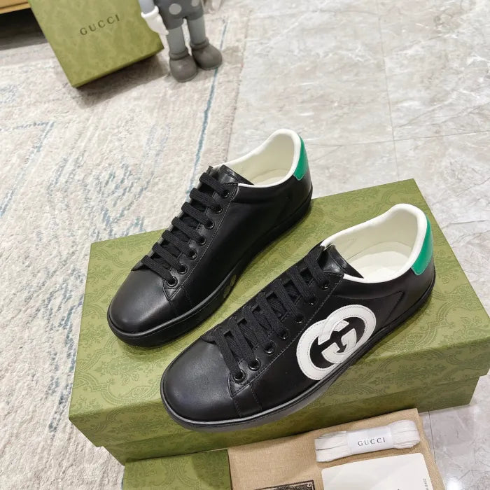 SNEAKERS 16