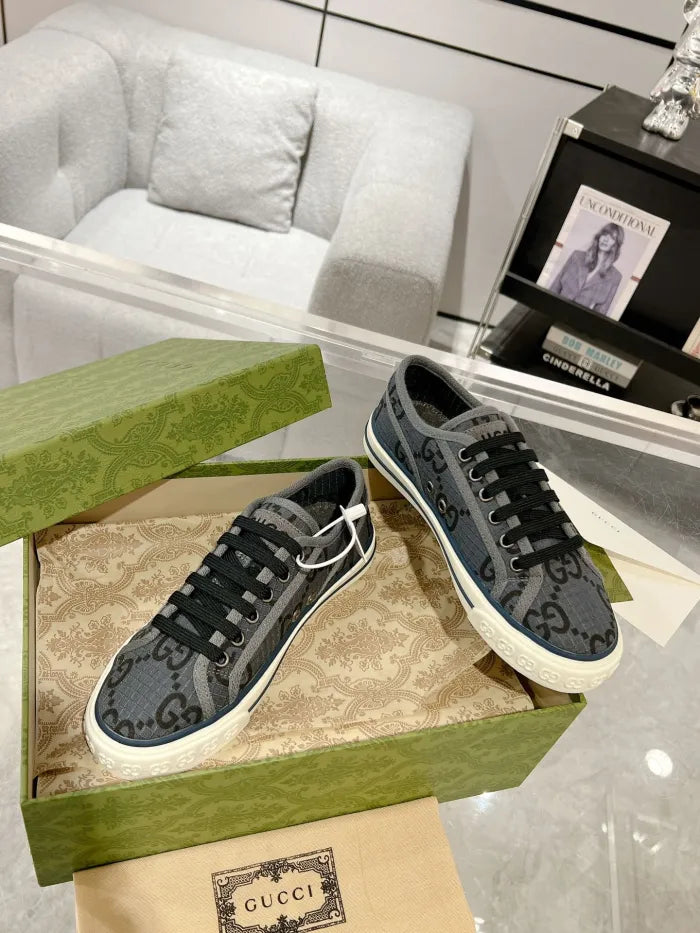 SNEAKERS 22