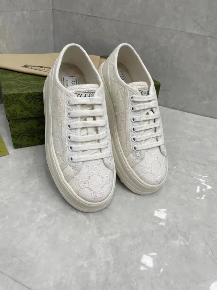 SNEAKERS 03