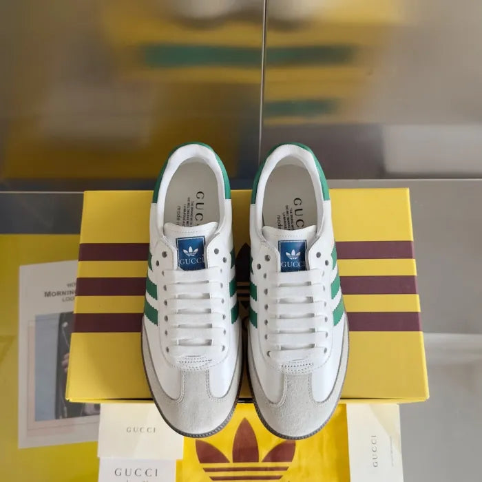 SNEAKERS 19