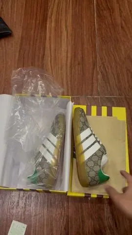 SNEAKERS 21