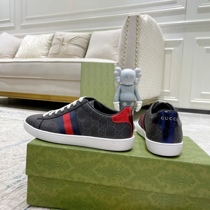 SNEAKERS 16