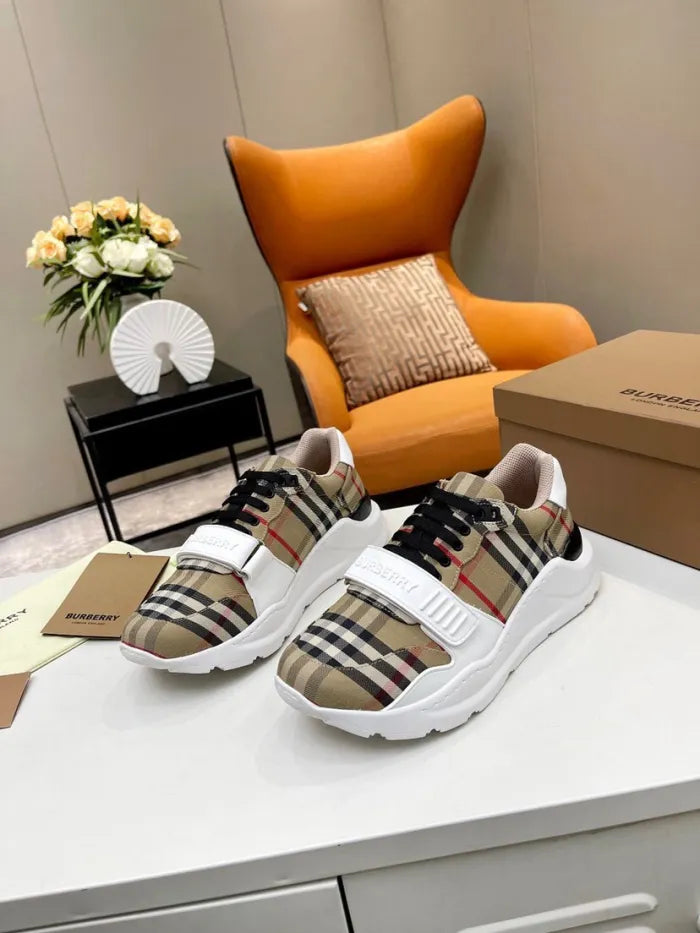 B - SNEAKERS